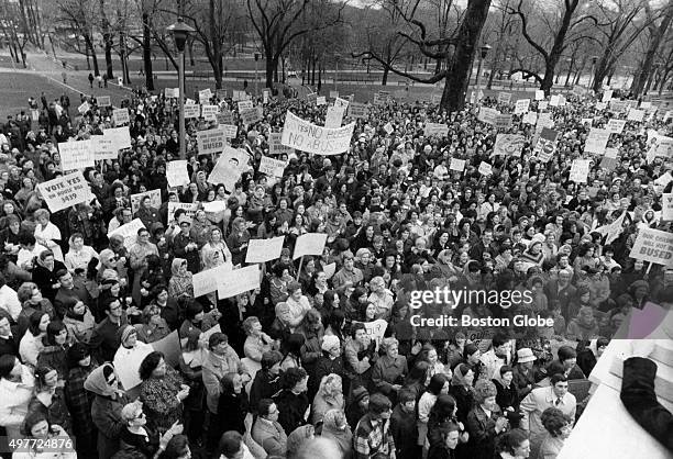 Boston Busing Photos and Premium High Res Pictures - Getty Images