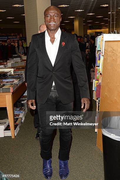 Singer/songwriter Seal arrives to sign copies of his album "7" at Barnes & Noble at The Grove on November 18, 2015 in Los Angeles, California.