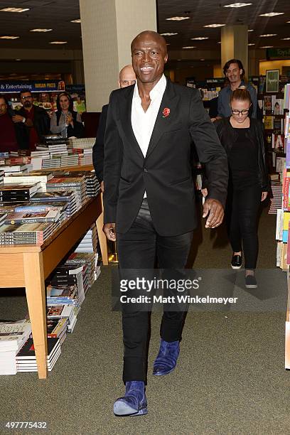Singer/songwriter Seal arrives to sign copies of his album "7" at Barnes & Noble at The Grove on November 18, 2015 in Los Angeles, California.