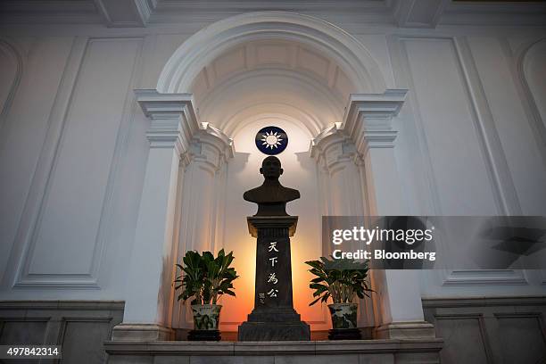 Statue of revolutionary Sun Yat-set is displayed at the Entrance Hall of the presidential palace in Taipei, Taiwan, on Wednesday, Nov. 18, 2015....