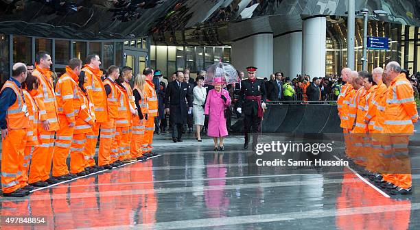 Queen Elizabeth II visits the newly redeveloped Birmingham New Street Station on November 19, 2015 in Birmingham, England.