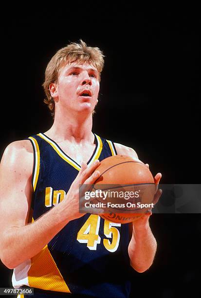 Rik Smits of the Indian Pacers prepares to shoot a free throw against the Washington Bullets during an NBA basketball game circa 1995 at US Airways...