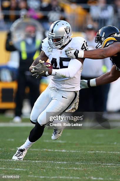 Marcel Reece of the Oakland Raiders runs the ball during the game against the Pittsburgh Steelers at Heinz Field on November 8, 2015 in Pittsburgh,...