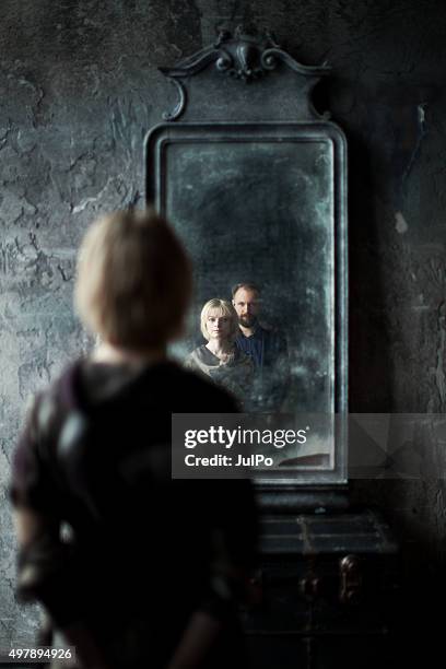espelho - fantasma imagens e fotografias de stock