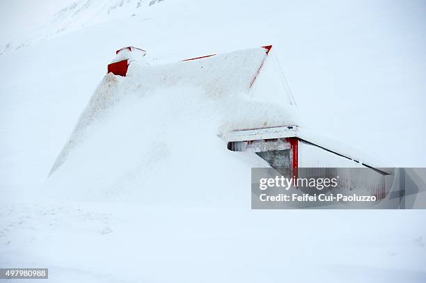 snow buried sefansbud house at egilsstadir iceland - blizzard photos et images de collection