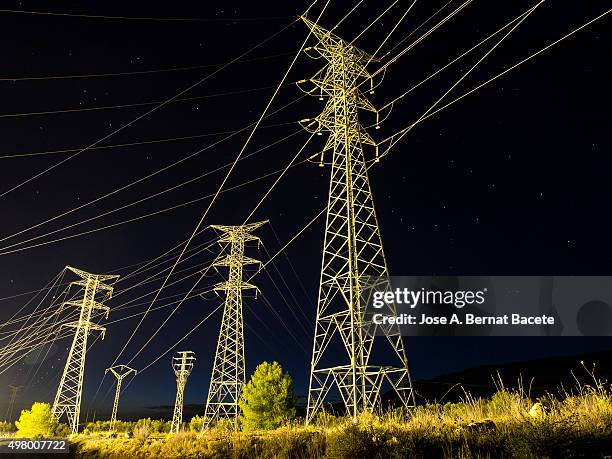 towers and electrical cables of high tension in the night - ingenieria stock pictures, royalty-free photos & images