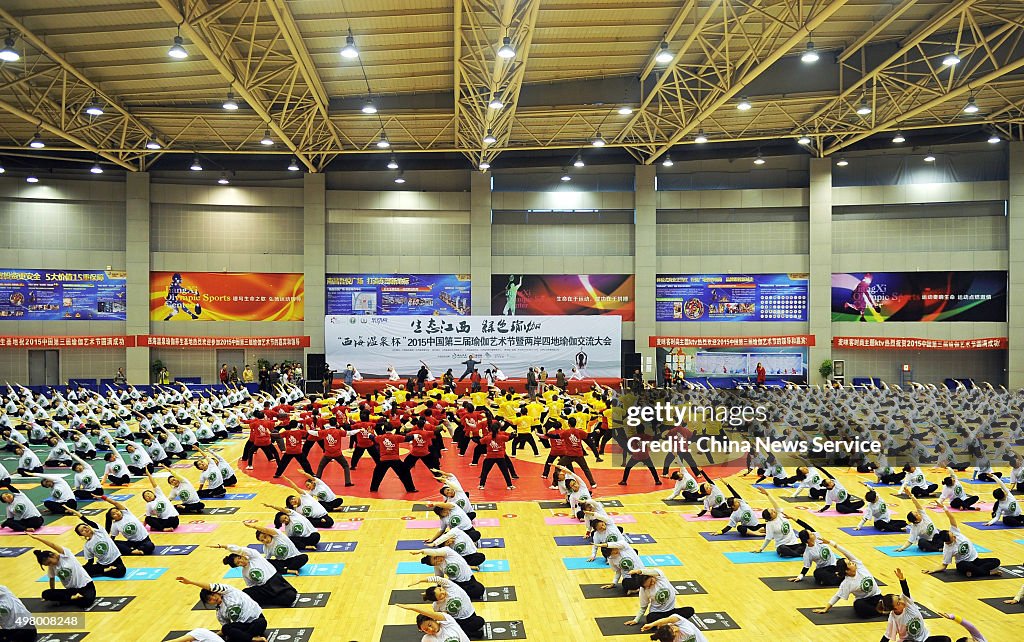 Over One Thousand People Show Yoga In Nanchang