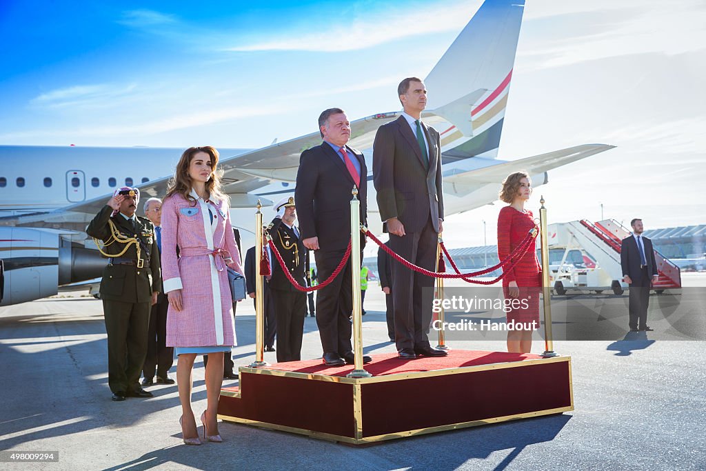 Spanish Royals Receive Jordan Royals at Madrid Airport