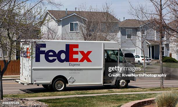 fedex - fed ex stock-fotos und bilder