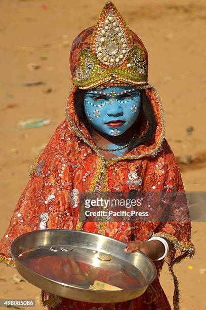 Little child begging in Pushkar fair 2015, western Rajasthan state. Pushkar is a popular Hindu pilgrimage spot that is also frequented by foreign...