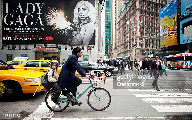 ニューヨークの school を実行します。 - 7th avenue ストックフォトと画像