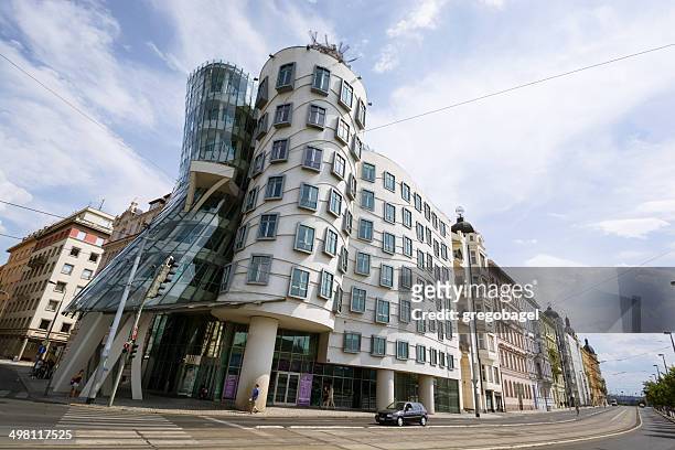 dancing building in prague, czech republic - frank gehry stock pictures, royalty-free photos & images