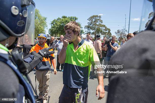 reclaim australia rally melton - victoria police stockfoto's en -beelden