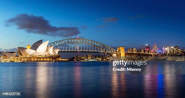 vista de los edificios de la ciudad de sydney en la noche - teatro de ópera fotografías e imágenes de stock