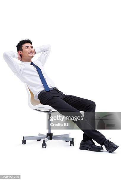young businessman relaxing with hands behind head - dobrado de costas imagens e fotografias de stock
