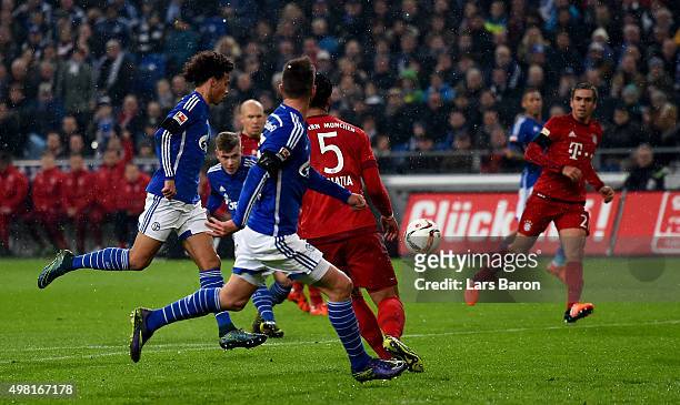 Max Meyer of Schalke scores his teams first goal during the Bundesliga match between FC Schalke 04 and FC Bayern Muenchen at Veltins-Arena on...