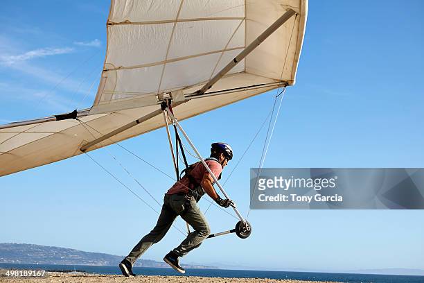 hang glider pilot taking off - hang glider stock pictures, royalty-free photos & images