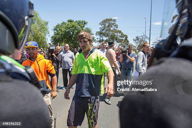 reclaim australia rally melton - victoria police stockfoto's en -beelden