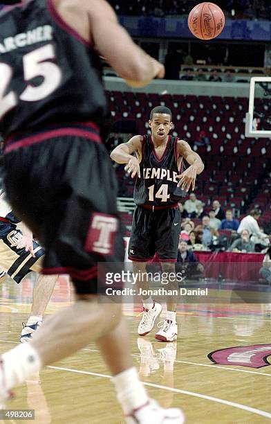 Lynn Greer of the Temple Owls passes the ball during the Great Eight game against the Gonzaga Bulldogs at the United Center in Chicago, Illinois. The...