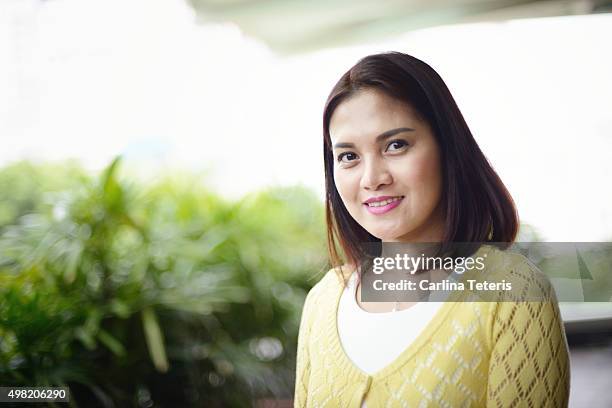 woman smiling into camera - filipino ethnicity and female not male fotografías e imágenes de stock