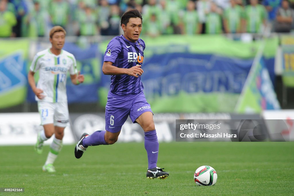 Sanfrecce Hiroshima v Shonan Bellmare - J. League 2015