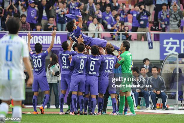 Hisato Sato of Sanfrecce Hiroshima celebrates an equal record of goal of J.League Division 1 during the J. League match between Sanfrecce Hiroshima...