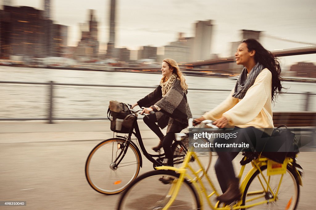 Partager mes amis une balade en vélo à New York