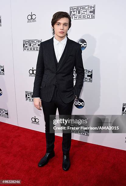 Actor Nick Robinson attends the 2015 American Music Awards at Microsoft Theater on November 22, 2015 in Los Angeles, California.