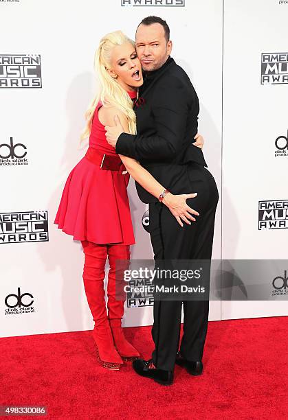 Actress Jenny McCarthy and actor Donnie Wahlberg attend the 2015 American Music Awards at Microsoft Theater on November 22, 2015 in Los Angeles,...