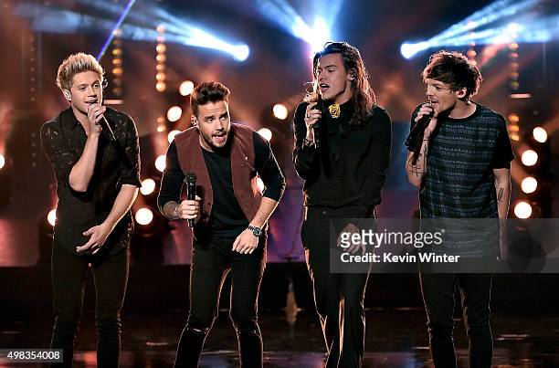 Singers Niall Horan, Liam Payne, Harry Styles, Louis Tomlinson of One Direction perform onstage during the 2015 American Music Awards at Microsoft...