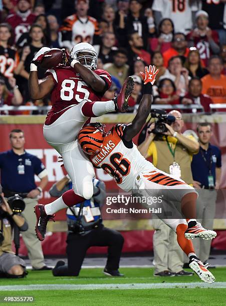 Tight end Darren Fells of the Arizona Cardinals hauls in a second quarter touchdown pass over safety Shawn Williams of the Cincinnati Bengals during...