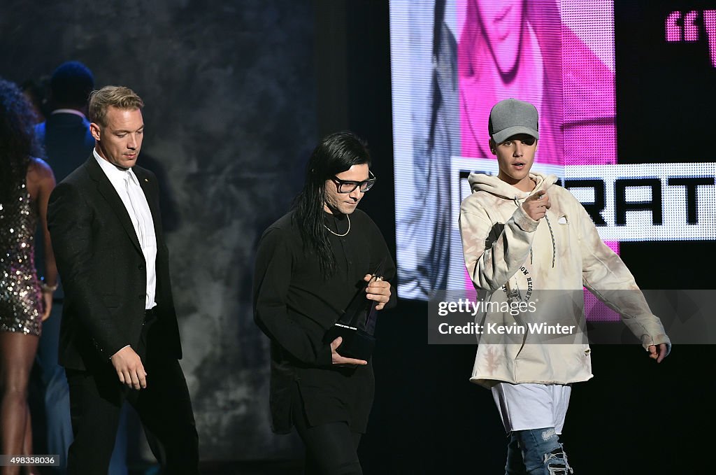 2015 American Music Awards - Show