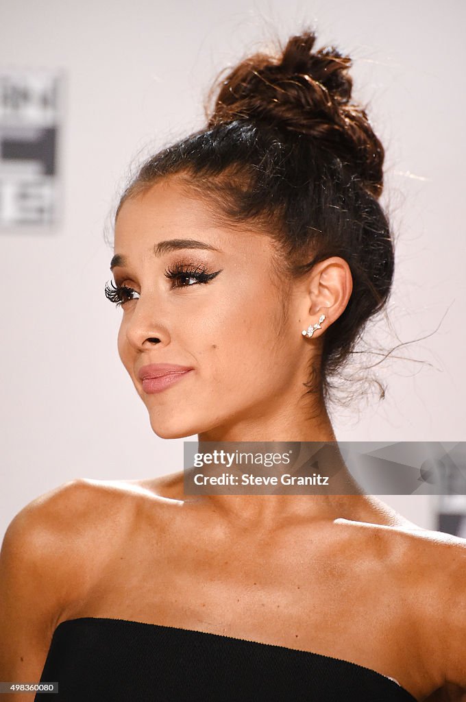 2015 American Music Awards - Press Room