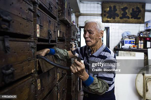 Snake. Shop 65 Cobra Snake Shop Stock Photos, High-Res Pictures, and Images - Getty ...