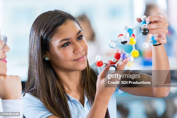 high school girl using molecule models during science class - physics 個照片及圖片檔