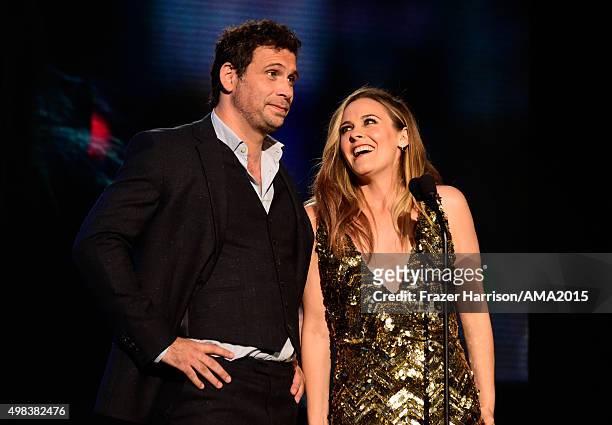 Actors Jeremy Sisto and Alicia Silverstone speak onstage during the 2015 American Music Awards at Microsoft Theater on November 22, 2015 in Los...