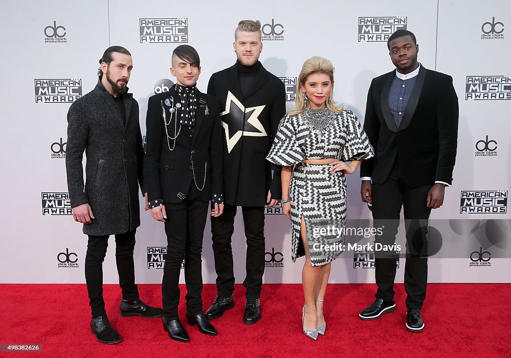 2015 American Music Awards - Arrivals