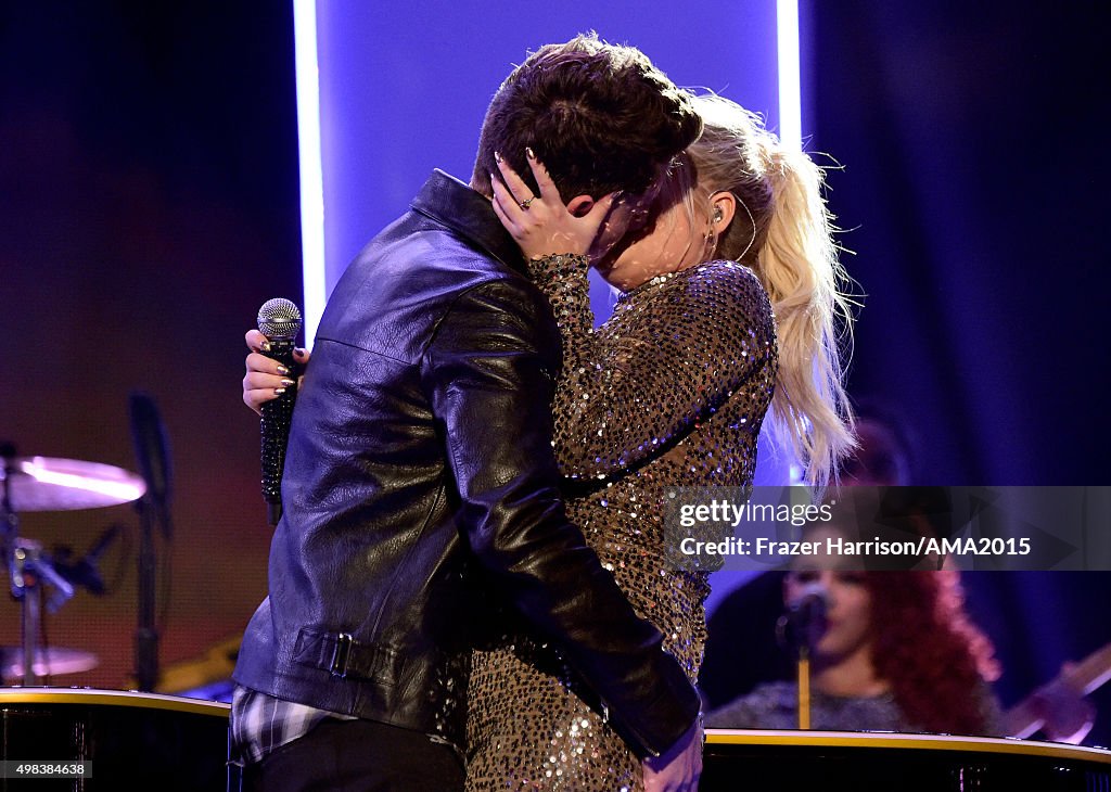 2015 American Music Awards - Roaming Show