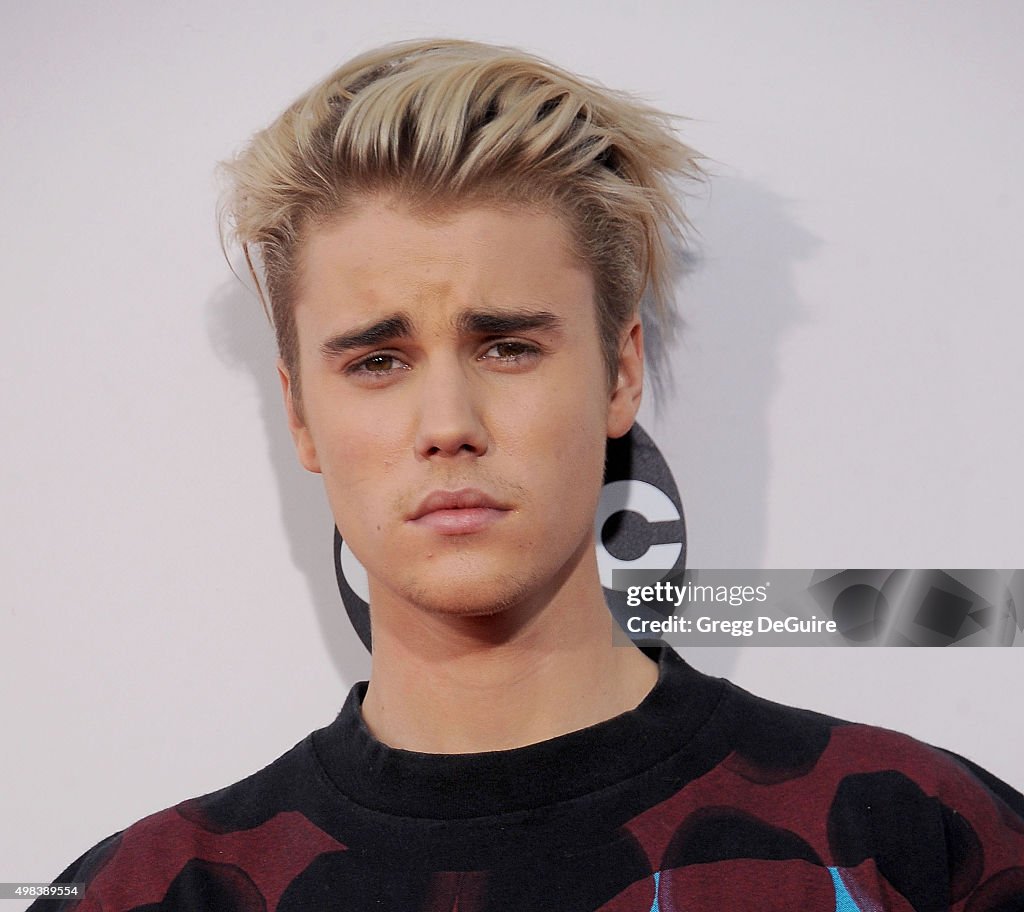 2015 American Music Awards - Arrivals