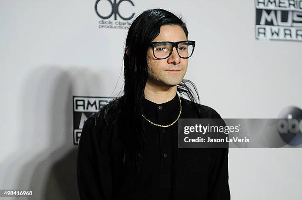 Skrillex poses in the press room at the 2015 American Music Awards at Microsoft Theater on November 22, 2015 in Los Angeles, California.