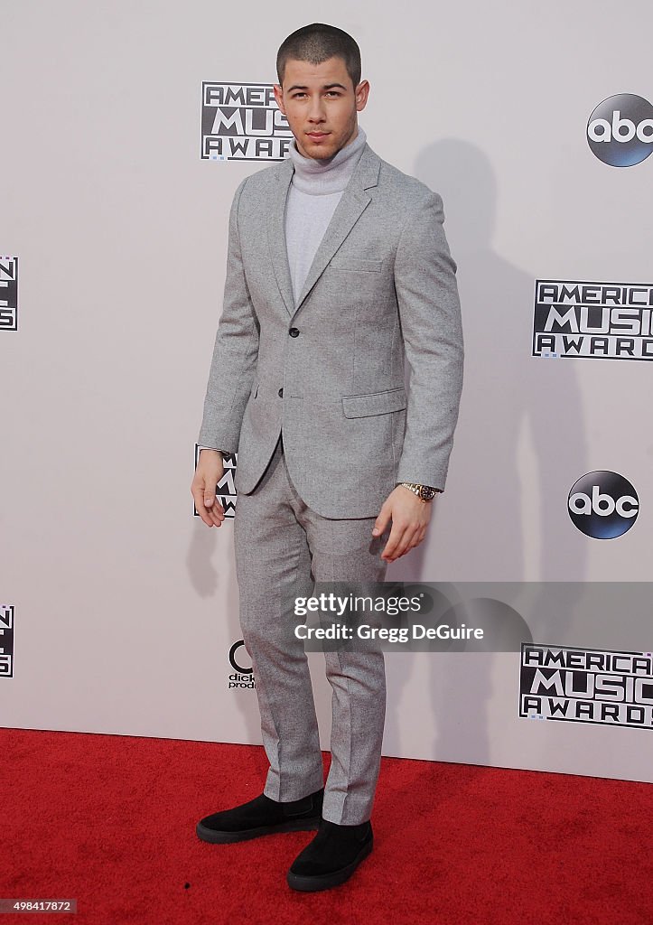 2015 American Music Awards - Arrivals