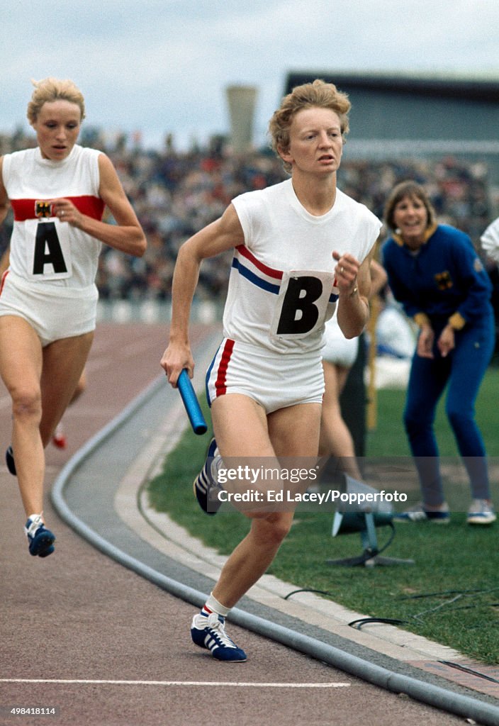 Pat Lowe Cropper of Great Britain leads Hildegard Falck of West