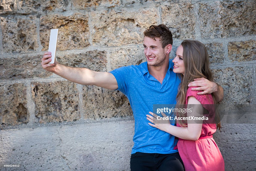 Paar, die ein selfie auf Urlaub