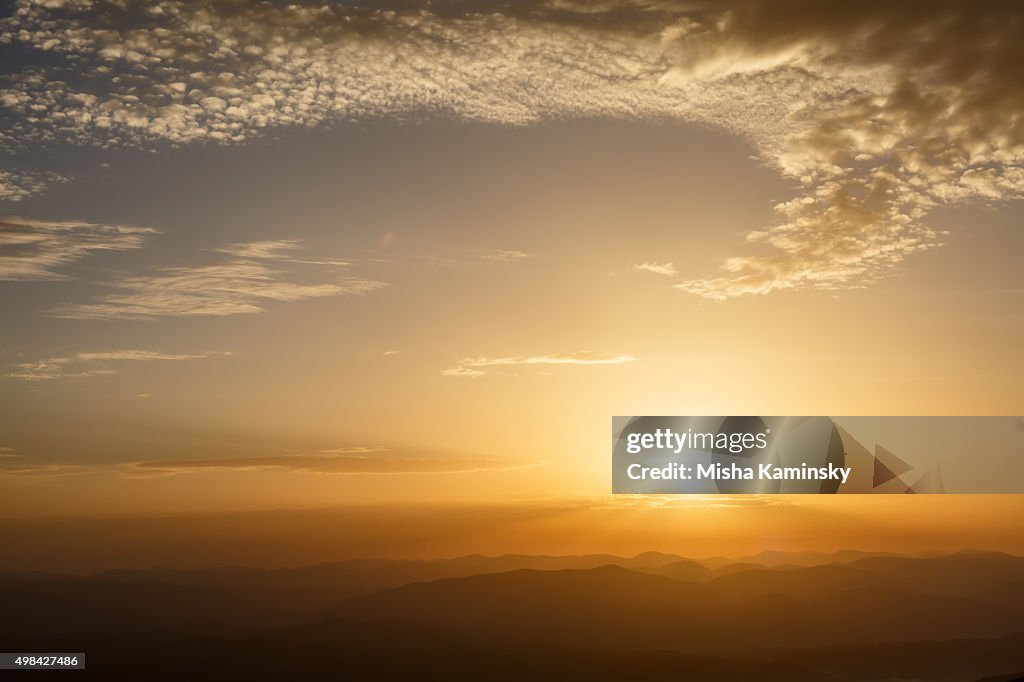 Sonnenaufgang in den Bergen