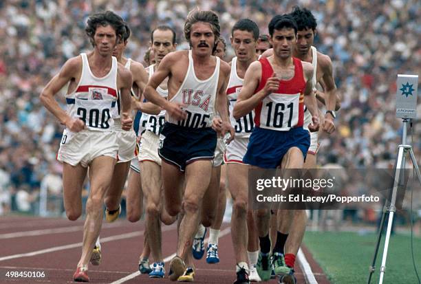 Javier Alvarez of Spain leads, from left, Ian McCafferty of Great Britain , Harald Norpoth of West Germany, Steve Prefontaine of the United States ,...