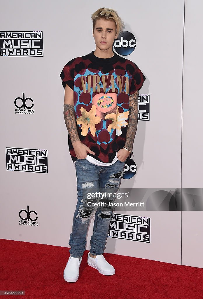 2015 American Music Awards - Arrivals