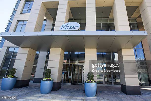Pfizer Building Sign 659 Pfizer Building Stock Photos, High-Res Pictures, and Images - Getty ...