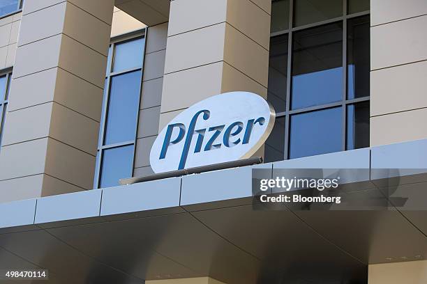 Pfizer Building Sign Pfizer Building Photos and Premium High Res Pictures - Getty Images
