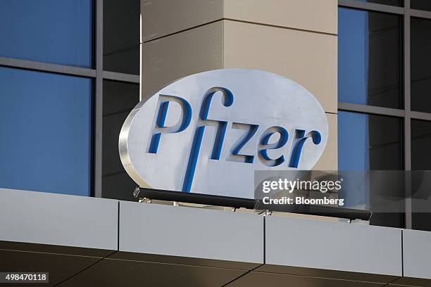Pfizer Building Sign Pfizer Building Photos and Premium High Res Pictures - Getty Images