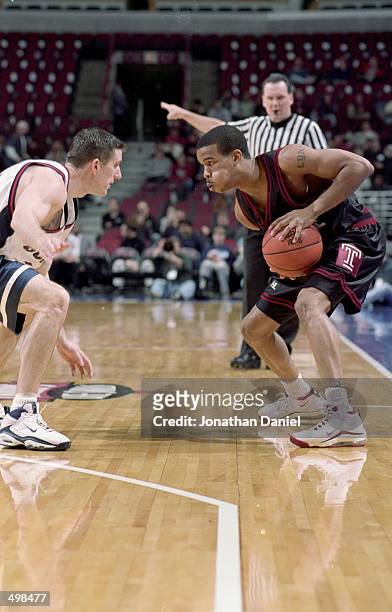 Lynn Greer of the Temple Owls moves with the ball during the Great Eight game against the the Gonzaga Bulldogs at the United Center in Chicago,...